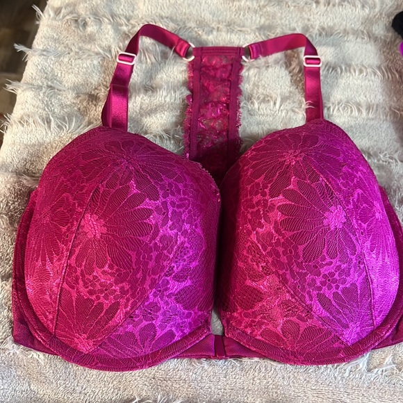 36DDD VS bras - Picture 3 of 4